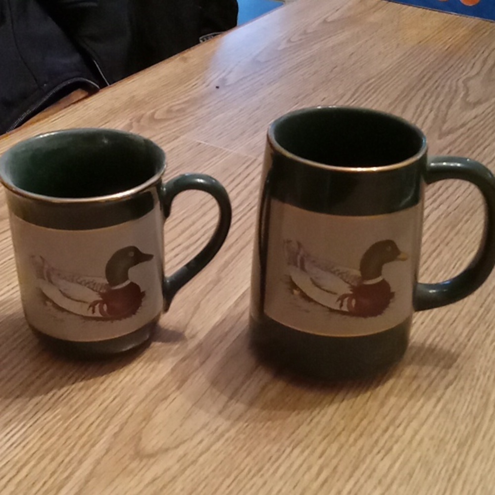 Coffee tea mugs with duck pic on the mugs